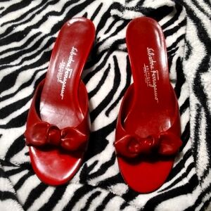 Salvatore Ferragamo boutique red bow slide heel